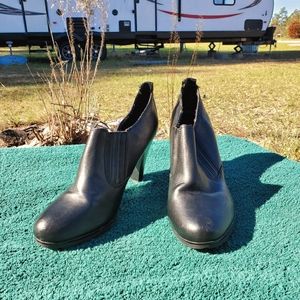 Super cute leather booties